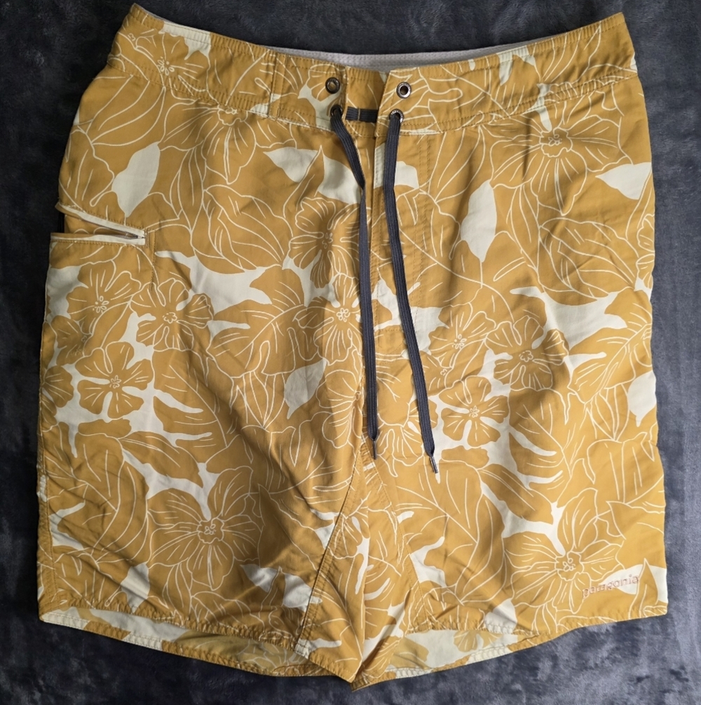 Patagonia Yellow and White Board Shorts with Retro Surfer Print. See Measurnents